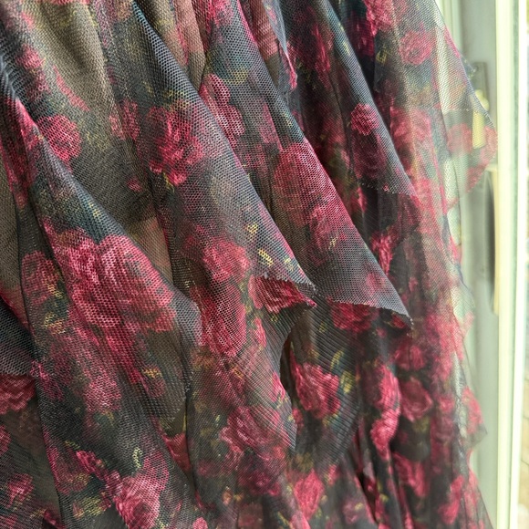 Chic Asymmetrical Black and Pink Skirt - Picture 6 of 8